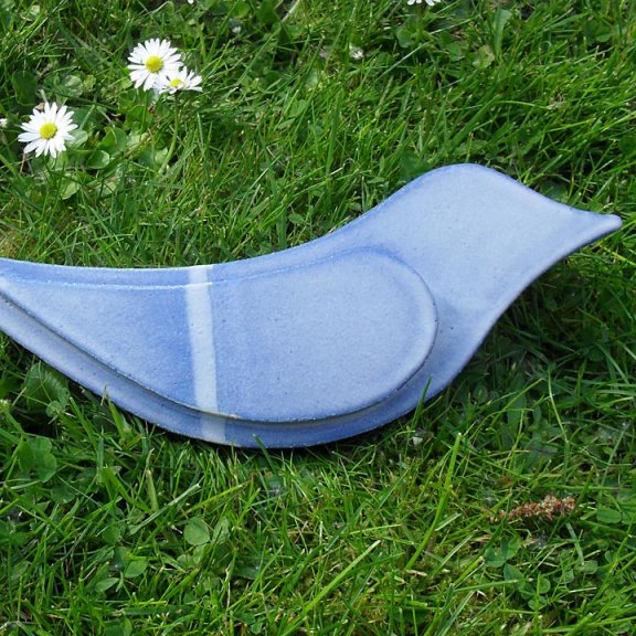 Gartenvogel in verschiedenen Farben, frostfest, Steinzeug<br><span class='minortext'>Foto: Silke Häußler</span>